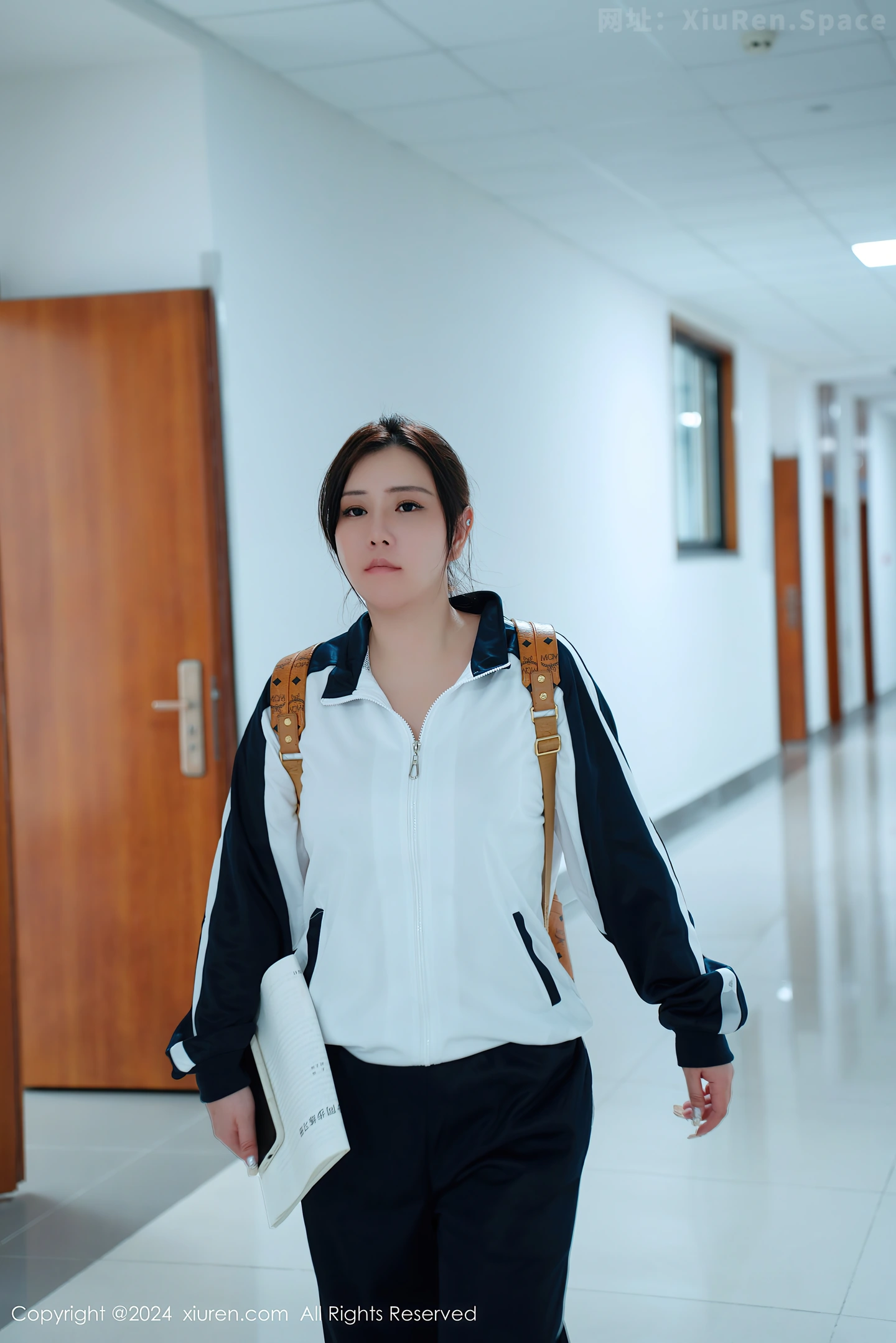 图片[4]-[XiuRen秀人网]VOL.8122 模特王婉悠Queen教师场景性感学生制服秀丰腴身材惹火诱惑写真80P-秀人网官方网站